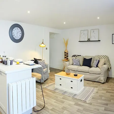Apartman The Hideaway @ Empire 39, Town Centre Location, Close To Train Station- Yorkshire Coast Holiday Lets. Scarborough