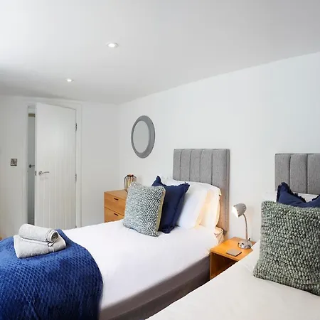 Apartament The Hideaway @ Empire 39, Town Centre Location, Close To Train Station- Yorkshire Coast Holiday Lets. Scarborough