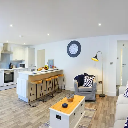 Apartman The Hideaway @ Empire 39, Town Centre Location, Close To Train Station- Yorkshire Coast Holiday Lets.