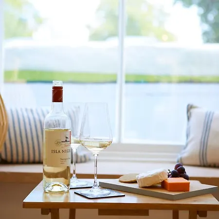 The Hideaway @ Empire 39, Town Centre Location, Close To Train Station- Yorkshire Coast Holiday Lets. * Scarborough