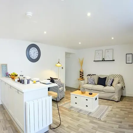 The Hideaway @ Empire 39, Town Centre Location, Close To Train Station- Yorkshire Coast Holiday Lets.