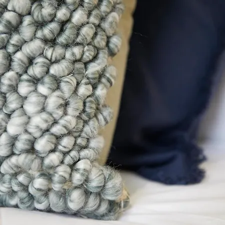 Apartament The Hideaway @ Empire 39, Town Centre Location, Close To Train Station- Yorkshire Coast Holiday Lets.