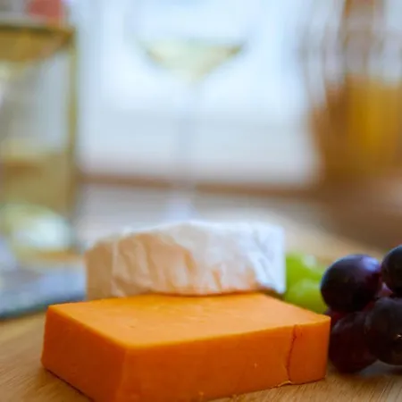 Apartament The Hideaway @ Empire 39, Town Centre Location, Close To Train Station- Yorkshire Coast Holiday Lets. *