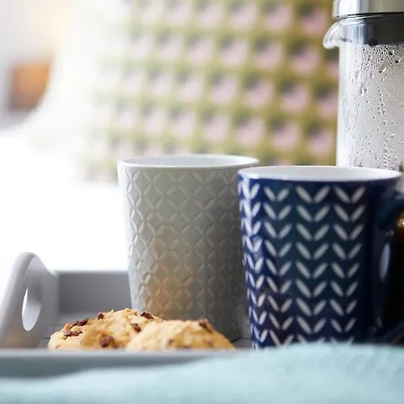 Apartament The Hideaway @ Empire 39, Town Centre Location, Close To Train Station- Yorkshire Coast Holiday Lets. *