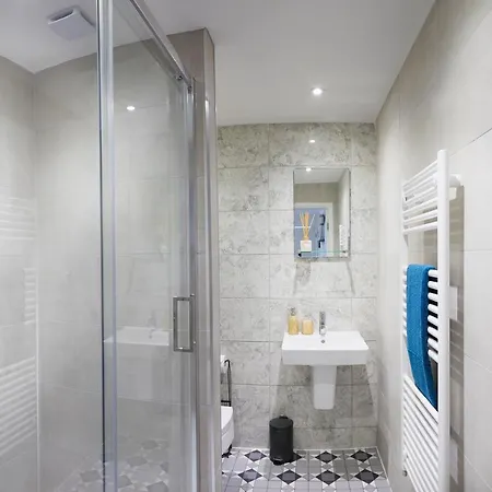 Apartament The Hideaway @ Empire 39, Town Centre Location, Close To Train Station- Yorkshire Coast Holiday Lets. *