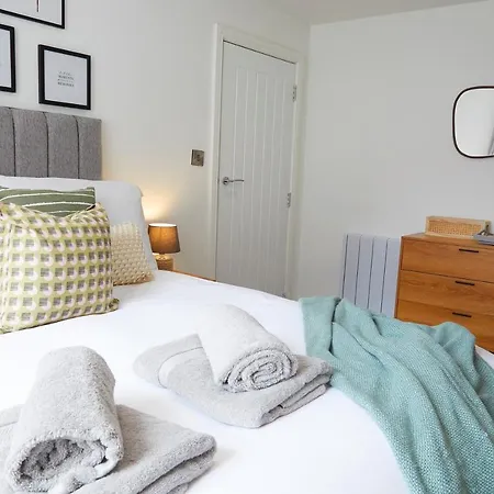 The Hideaway @ Empire 39, Town Centre Location, Close To Train Station- Yorkshire Coast Holiday Lets. Apartman