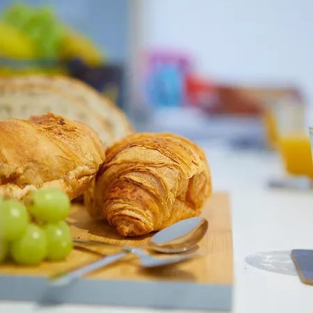 Apartament The Hideaway @ Empire 39, Town Centre Location, Close To Train Station- Yorkshire Coast Holiday Lets. *