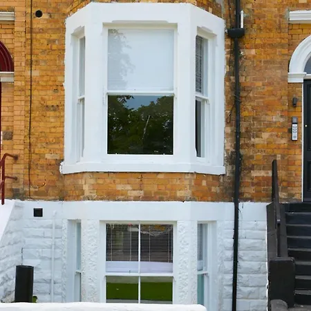 The Hideaway @ Empire 39, Town Centre Location, Close To Train Station- Yorkshire Coast Holiday Lets. Apartman