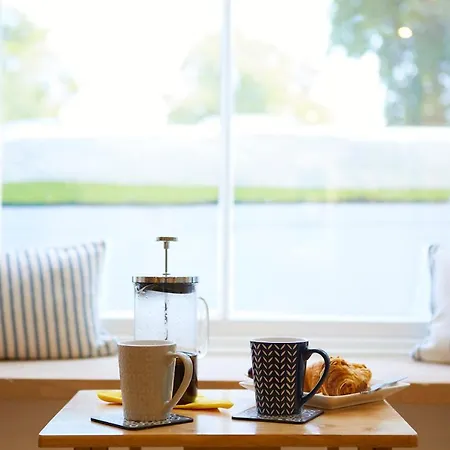 The Hideaway @ Empire 39, Town Centre Location, Close To Train Station- Yorkshire Coast Holiday Lets. Apartman