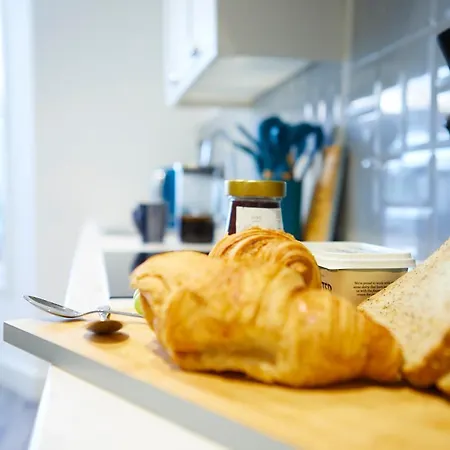 The Hideaway @ Empire 39, Town Centre Location, Close To Train Station- Yorkshire Coast Holiday Lets. *