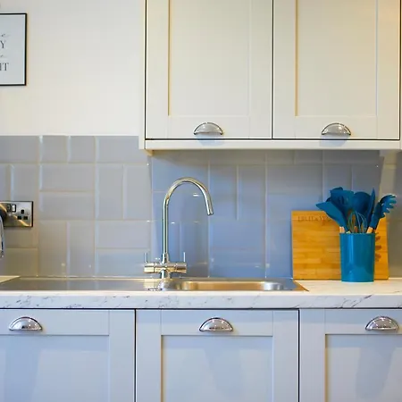 The Hideaway @ Empire 39, Town Centre Location, Close To Train Station- Yorkshire Coast Holiday Lets.