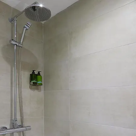 The Hideaway @ Empire 39, Town Centre Location, Close To Train Station- Yorkshire Coast Holiday Lets. * Scarborough