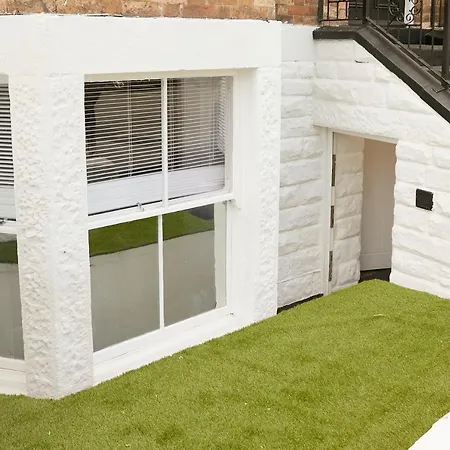 The Hideaway @ Empire 39, Town Centre Location, Close To Train Station- Yorkshire Coast Holiday Lets. *