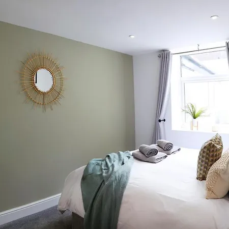 The Hideaway @ Empire 39, Town Centre Location, Close To Train Station- Yorkshire Coast Holiday Lets.