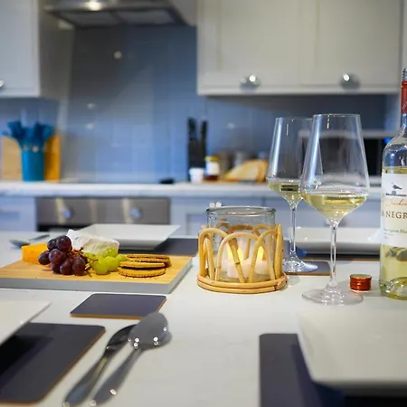 The Hideaway @ Empire 39, Town Centre Location, Close To Train Station- Yorkshire Coast Holiday Lets. * Scarborough